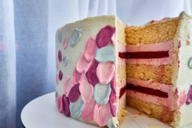 El yapımı çilekli pasta. Kapatın.