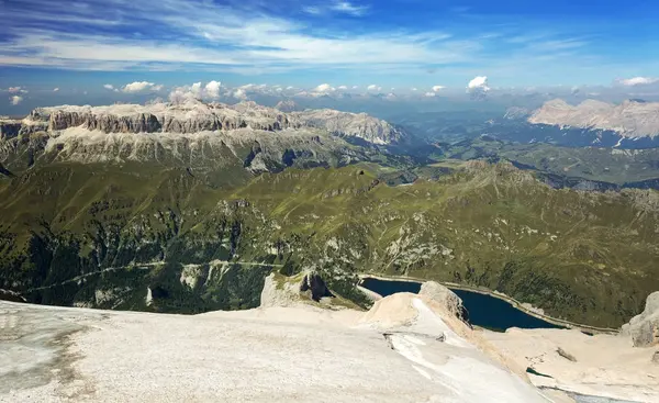 Cresta de la cadena montañosa en los Alpes italianos — Foto de Stock