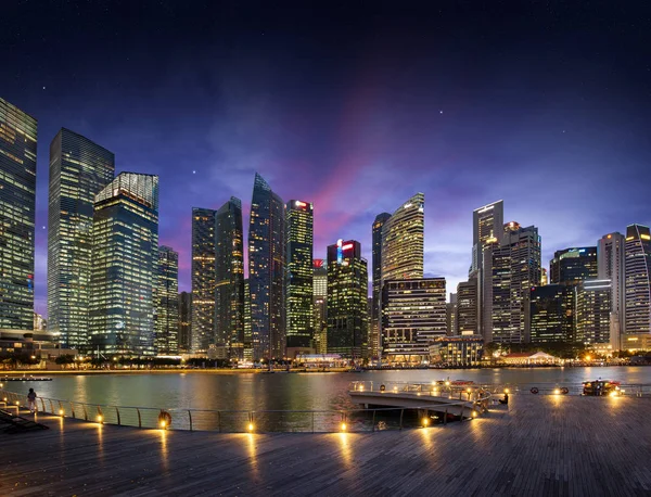 夕暮れ時にシンガポールの中央ビジネス地区 — ストック写真