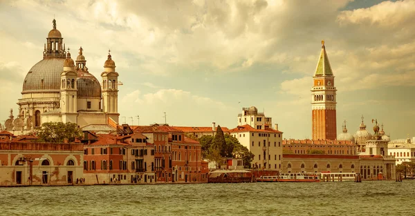 Solnedgang Santa Maria Della Salute Basilica Markuskirken Havneområdet Venezia Italia – stockfoto