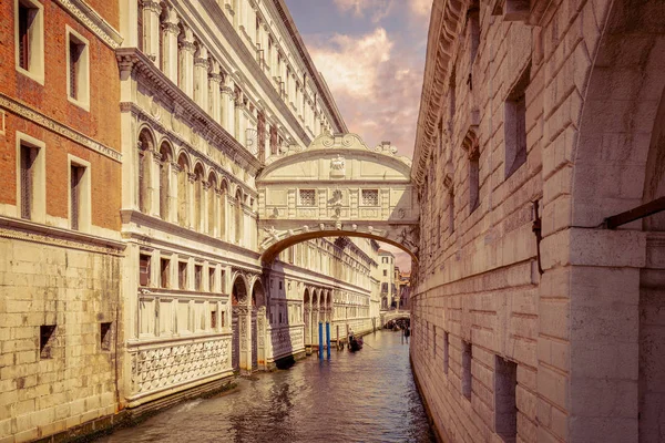 View Bridge Sighs Ponte Dei Sospiri Illuminated Dawn Light Venice – stockfoto