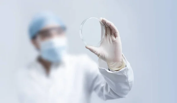 Blurry Female Scientist Holding Empty Petri Dish — Stock Photo, Image