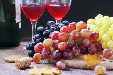 Farklı ve kırmızı şarap tatlı üzüm