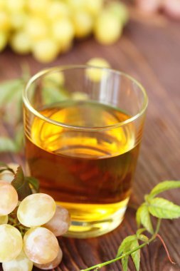 Üzüm suyu ve taze çilek