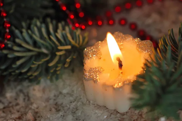 Burning candles with christmas decorations — Stock Photo, Image
