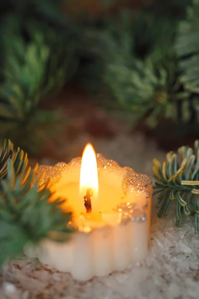 Burning candles with christmas decorations — Stock Photo, Image