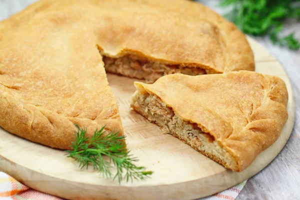 Kırmızı balık ve pirinç ile pasta