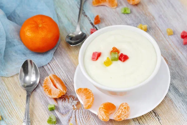 Semolina com frutas cristalizadas — Fotografia de Stock