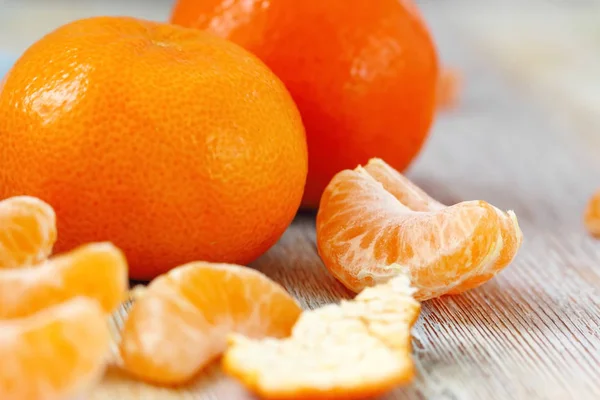 桌上有新鲜的橘子 — 图库照片
