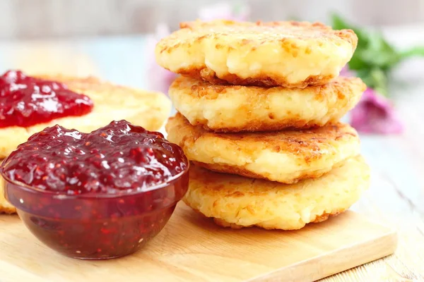 Cottage pancake con marmellata di lamponi — Foto Stock