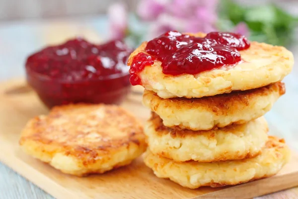 Cottage pancake con marmellata di lamponi — Foto Stock