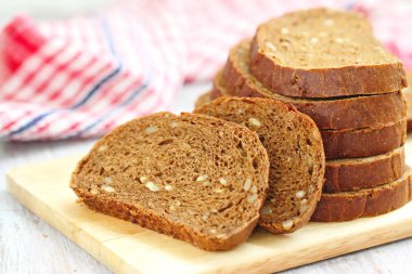 Kepekli çavdar ekmeği tohumları ile