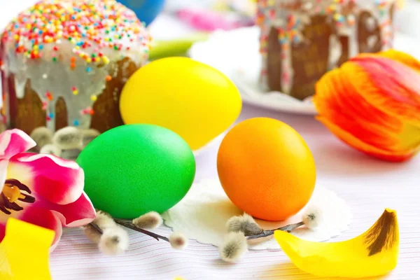 Easter cake and eggs — Stock Photo, Image