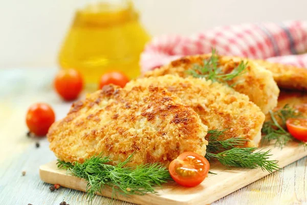 ฟิลเลตไก่ทอดในขนมปัง — ภาพถ่ายสต็อก