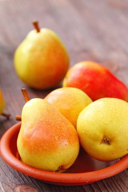 Masada taze armutlar