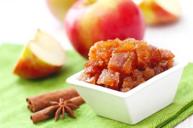 Baharat ile elma reçeli