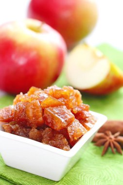 Baharat ile elma reçeli