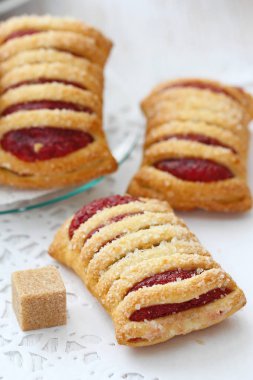 Ahududu ile tatlı hamur işleri