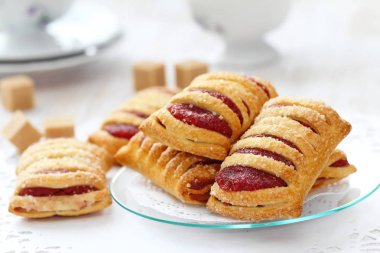 Ahududu ile tatlı hamur işleri