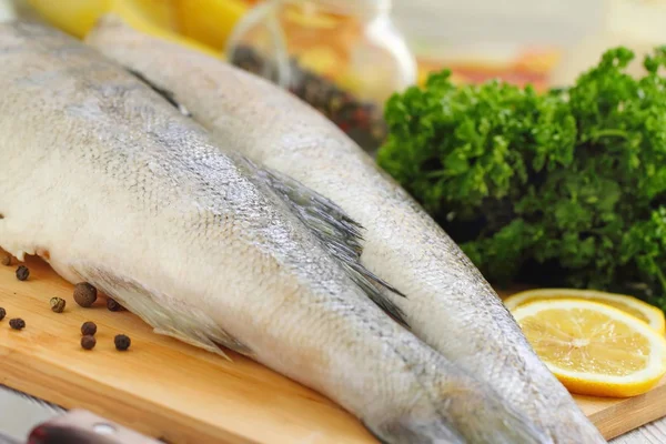 Raw fish with spices and lemon — Stock Photo, Image