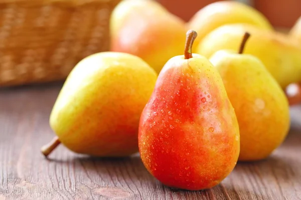 Verse peren op tafel — Stockfoto