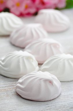 Pembe ve beyaz zephyr veya hatmi