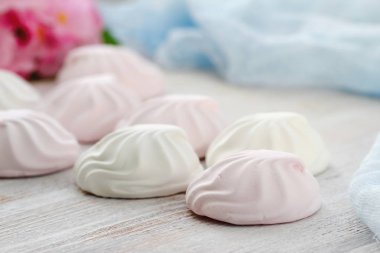 Pembe ve beyaz zephyr veya hatmi