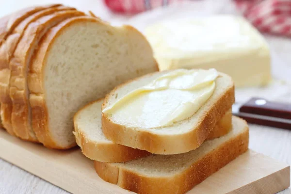 Brood met boter voor het ontbijt — Stockfoto