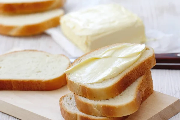 Brood met boter voor het ontbijt — Stockfoto