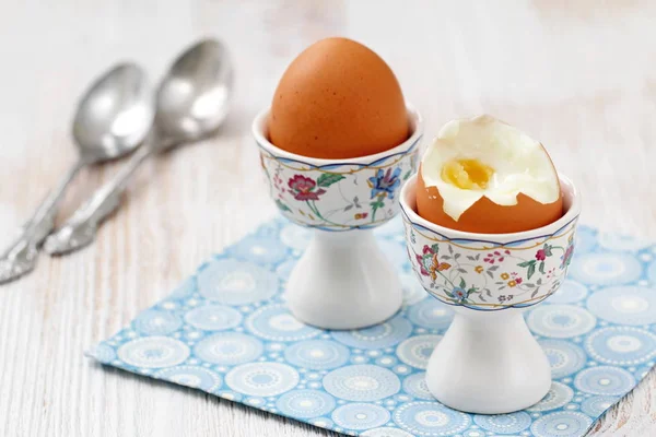 Варёные яйца на завтрак — стоковое фото