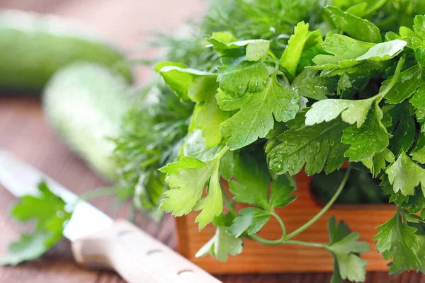 Συστατικά για τη σαλάτα. Φρέσκα χόρτα — Φωτογραφία Αρχείου