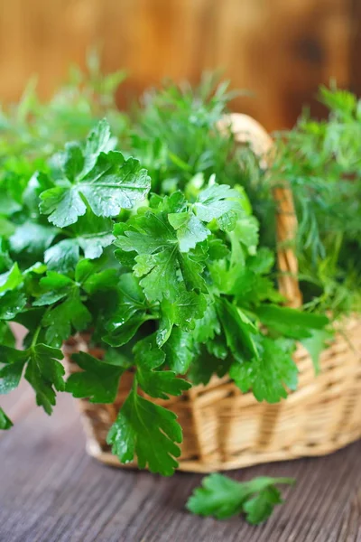 Ингредиенты для салата. Свежая зелень — стоковое фото