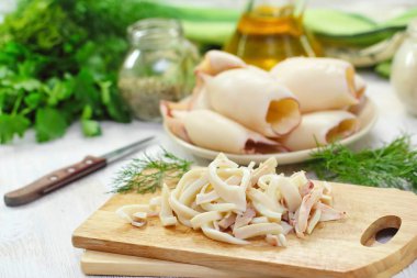 Haşlanmış squids plaka üzerinde