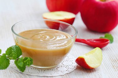 Elma püresi ve taze elma