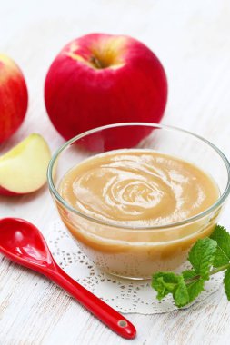 Elma püresi ve taze elma