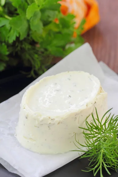 Delicioso queso blando con verduras —  Fotos de Stock