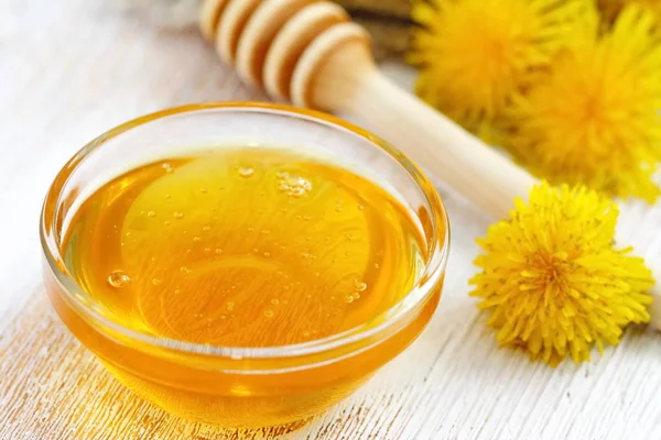 Bunga madu dalam mangkuk kaca — Stok Foto