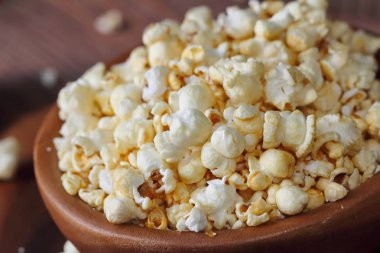 Kasede patlamış mısır.