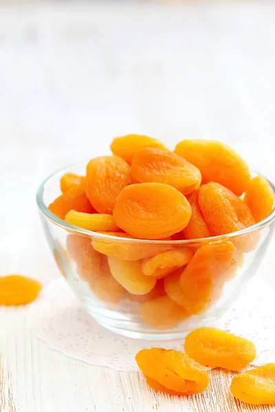 Сладкие сухофрукты. Сушеные абрикосы . — стоковое фото