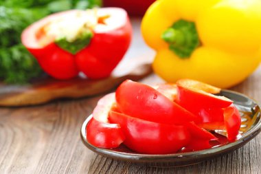 Tatlı biber salatası yemek