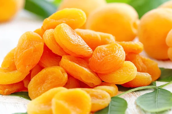 Солодкі сушені фрукти. Сушені абрикоси . — стокове фото