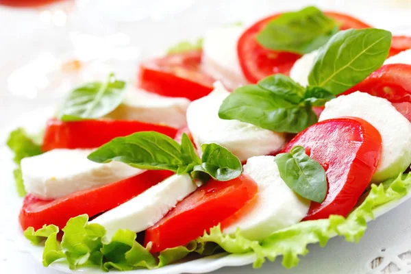 Lezzetli salata caprese — Stok fotoğraf