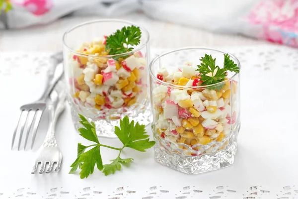 Salad with crab sticks and sweet corn — Stock Photo, Image