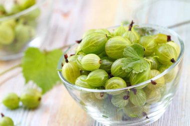 Bir kase içinde olgunlaşmış bektaşi