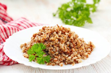 Buğday bir tabak ve taze sebze