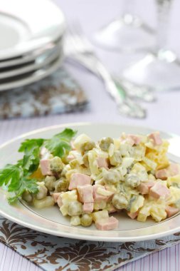 geleneksel Rus salatası olivier