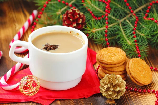 Kopp kaffe med jul sötma — Stockfoto