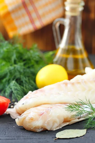 Raw fish fillet with spices and lemon — Stock Photo, Image
