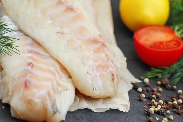 Raw fish fillet with spices and lemon — Stock Photo, Image