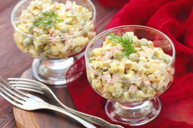 geleneksel Rus salatası olivier